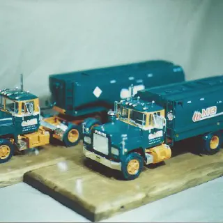 /img/53124-diecast-oil-trucks-market.webp