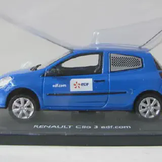 /img/53128-renault-clio-diecast-models-display.webp
