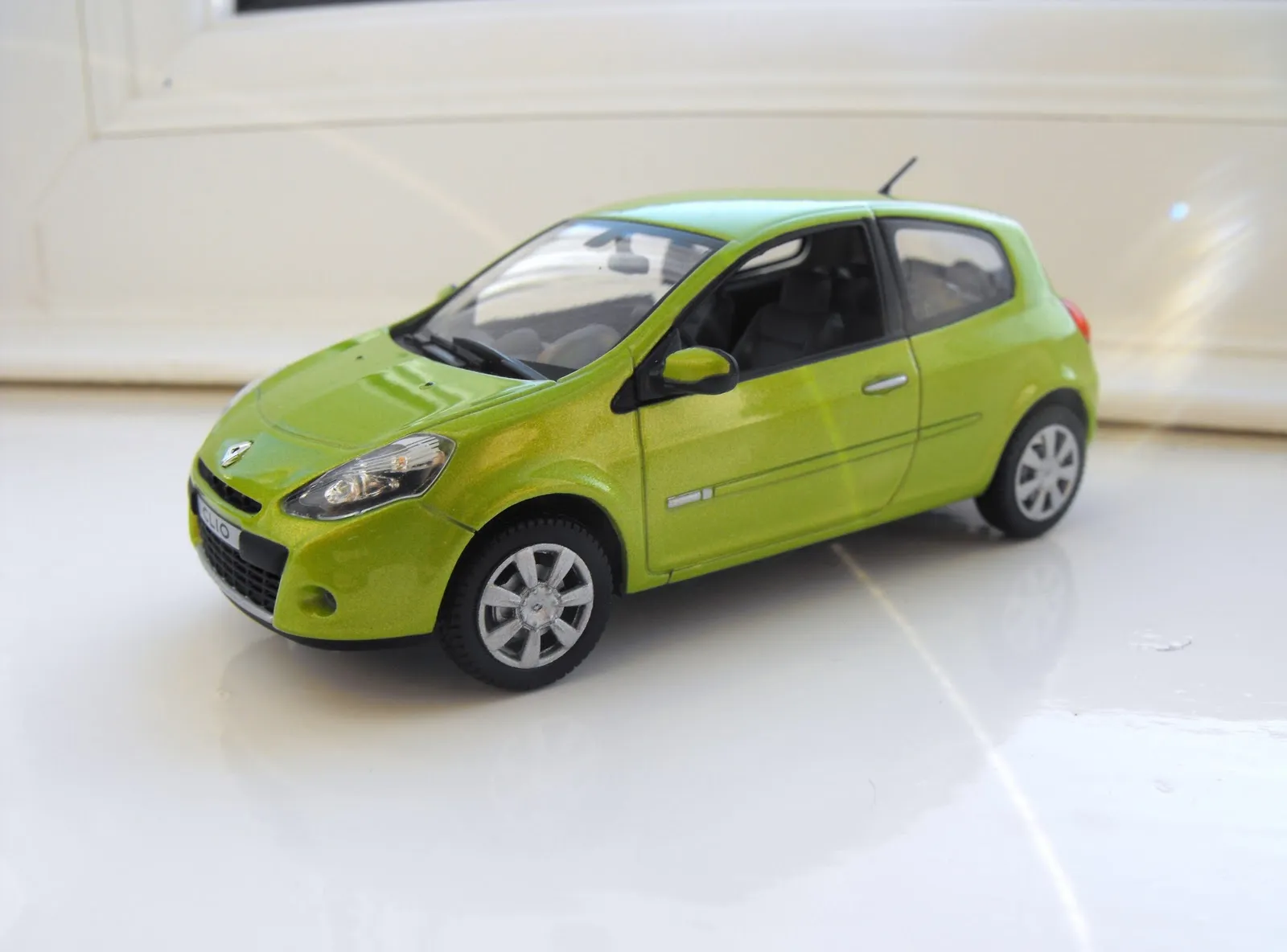 53128 renault clio diecast models intro