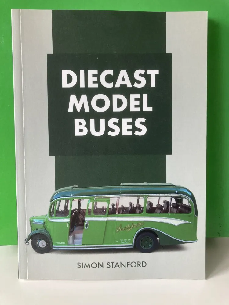 53139 diecast model bus display