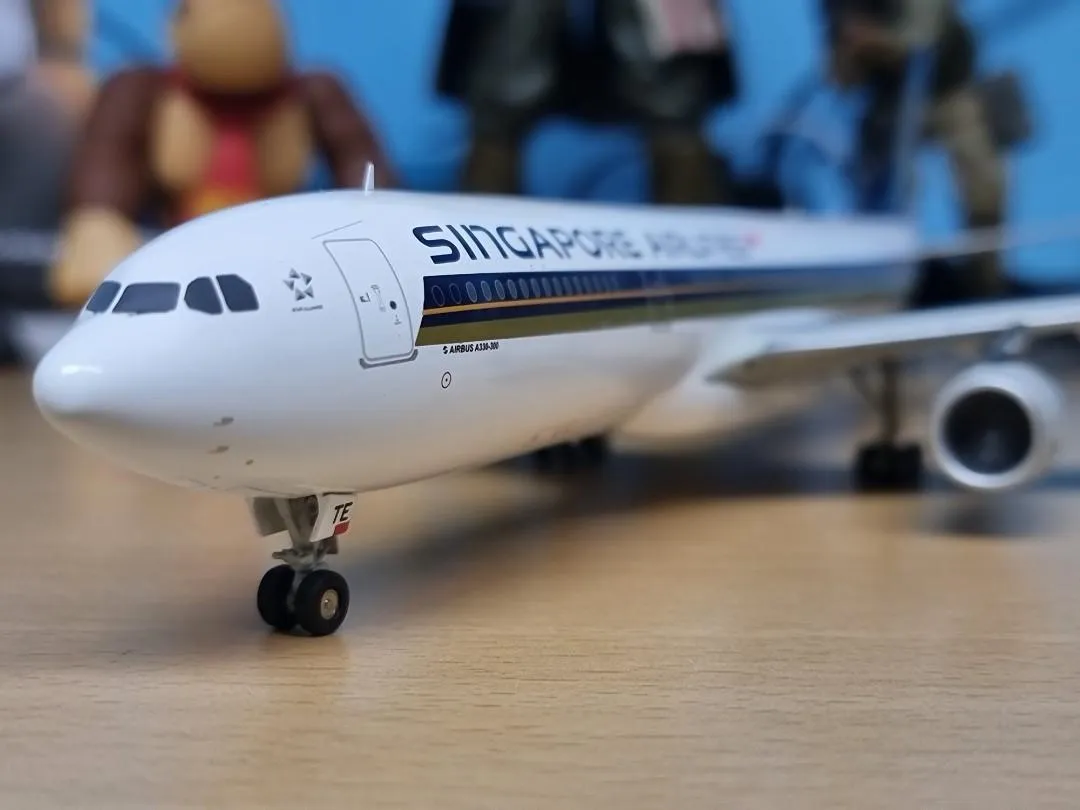 53152 singapore airplane diecast store 4