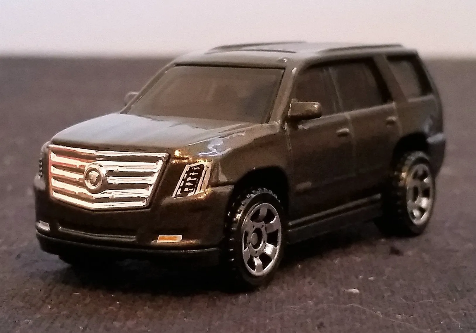 53176 cadillac escalade diecast materials
