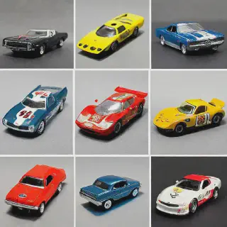 /img/53189-custom-diecast-car-display.webp