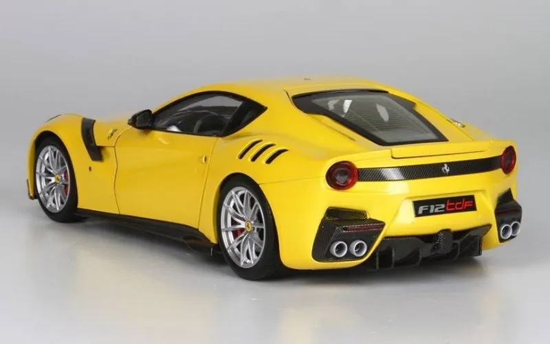 /img/53220-ferrari-f12-tdf-diecast-bbr-display.webp