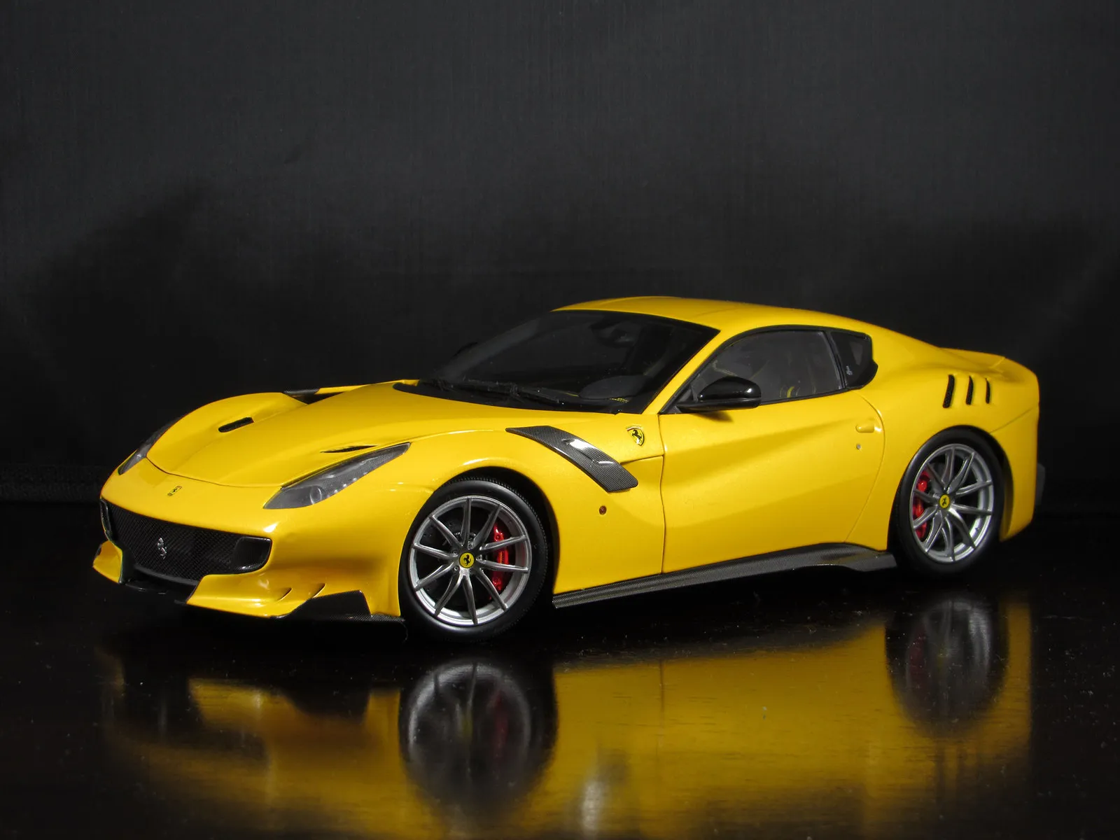 53220 ferrari f12 tdf diecast bbr interior