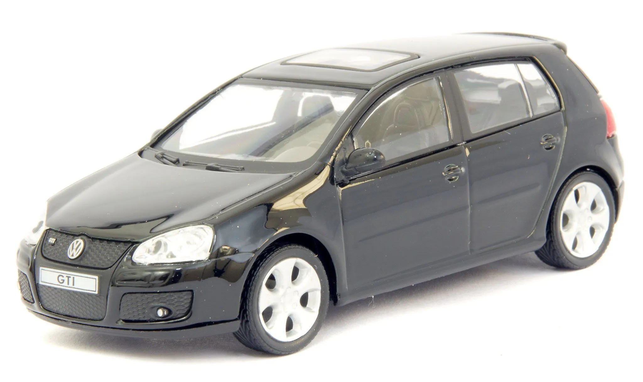/img/53258-golf-gti-diecast-cleaning.webp