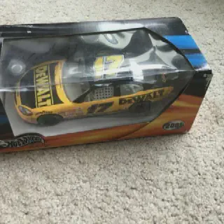 /img/53267-nascar-diecast-amazon-buying.webp
