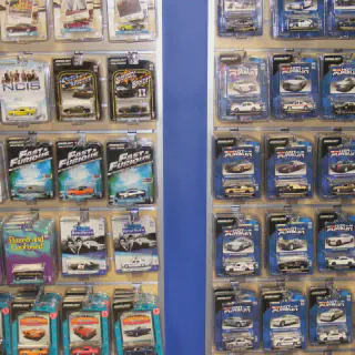 /img/53277-diecast-display.webp