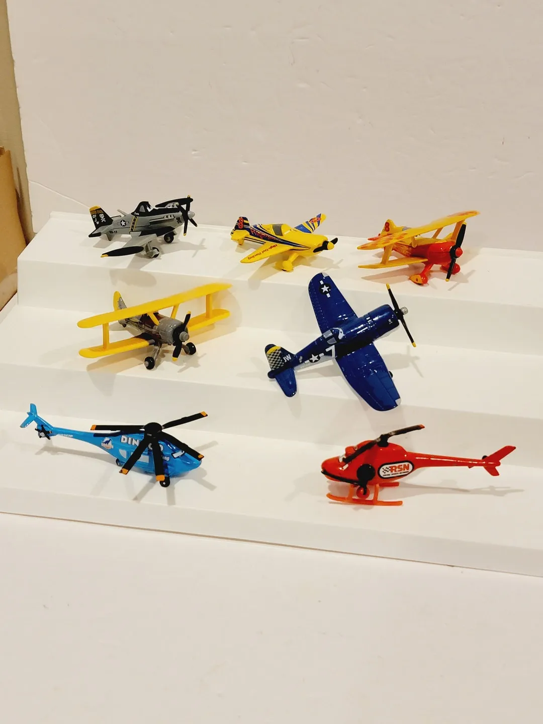 53303 diecast planes material