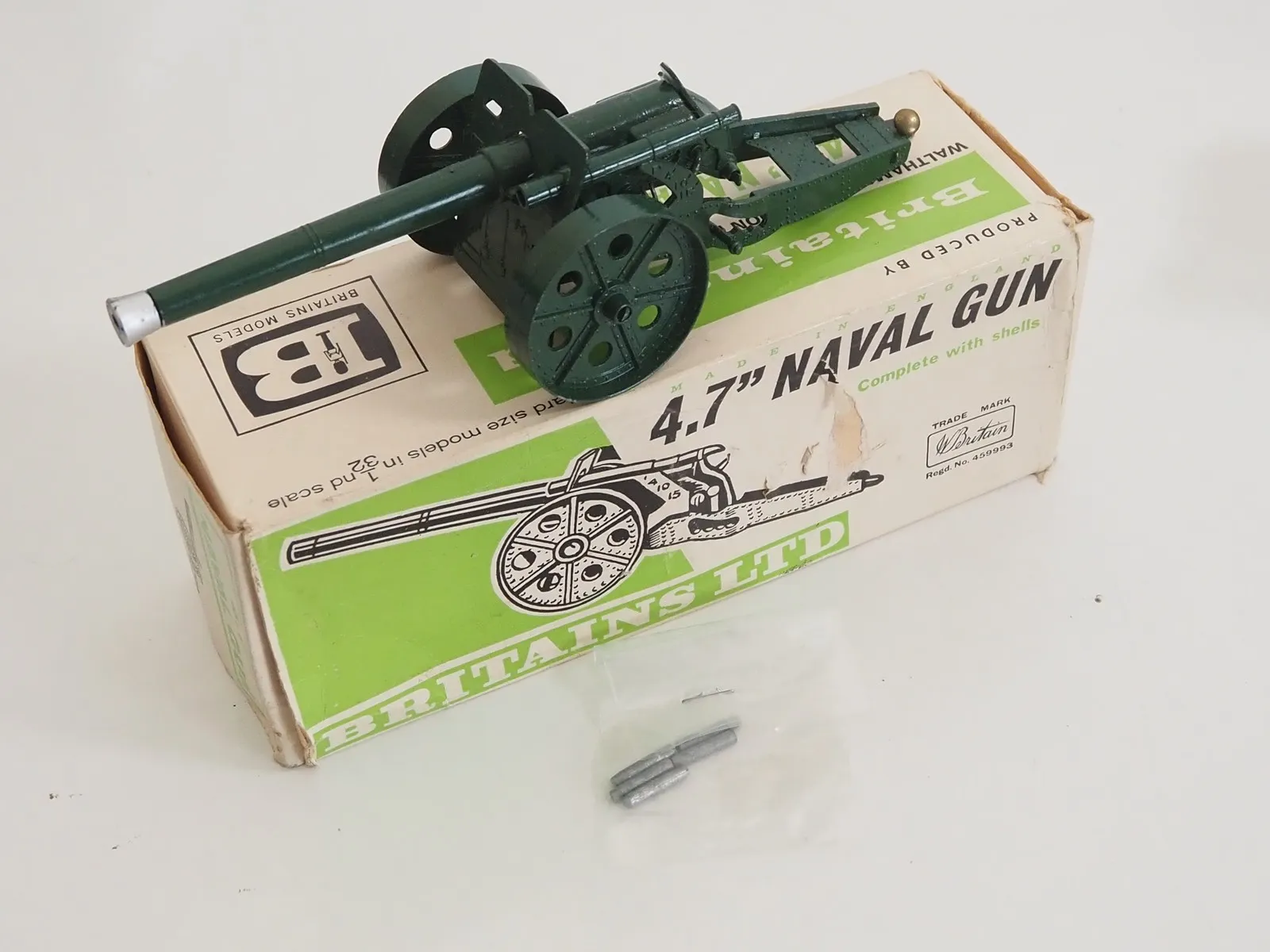 53311 britains military models display