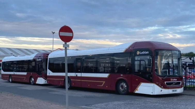 53320 open top tour bus model