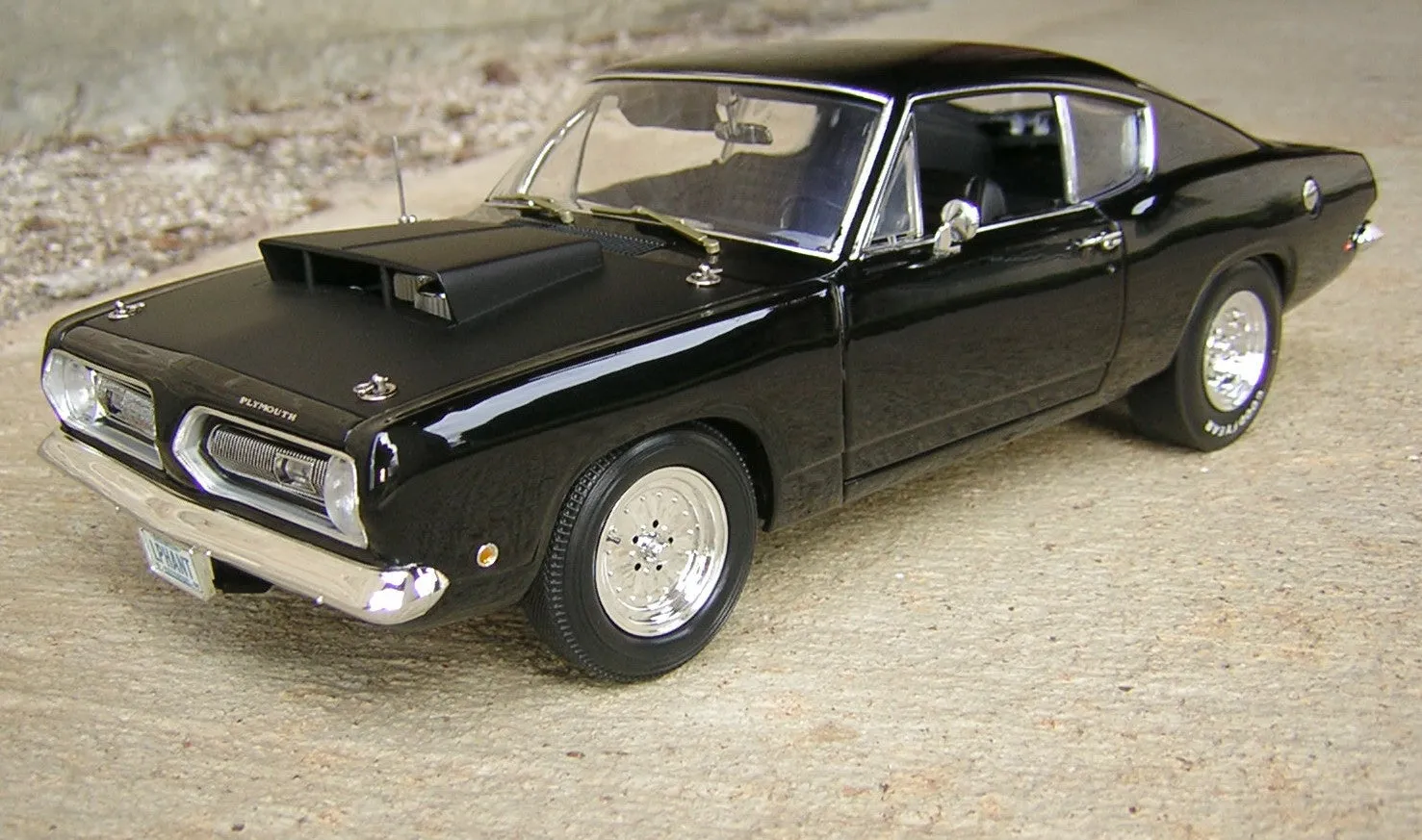 53324 dodge challenger diecast interior
