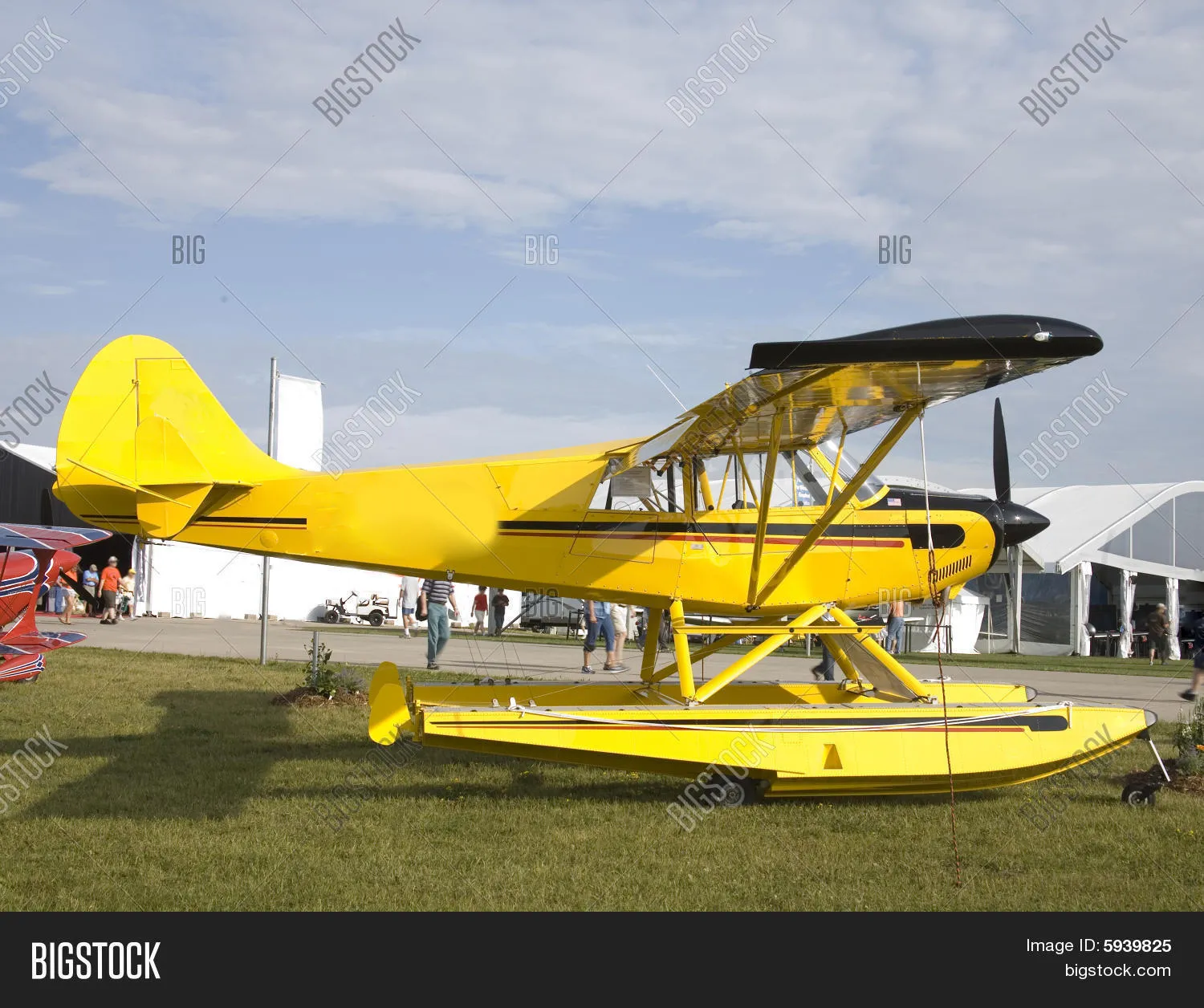 /img/53338-diecast-float-plane-cleaning.webp