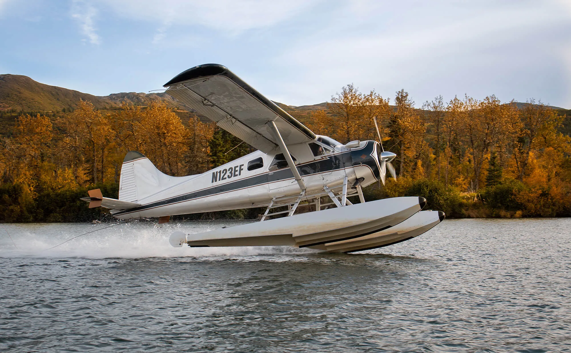 53338 diecast float plane features