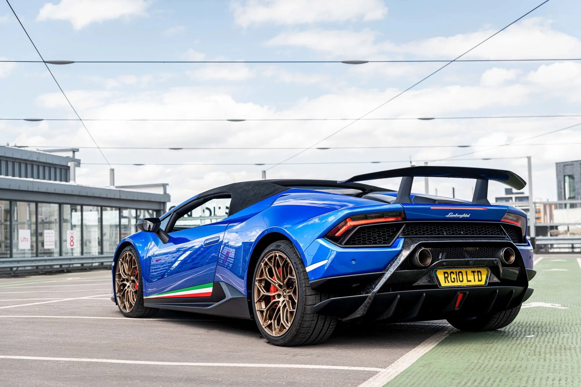 53346 lamborghini huracan spyder diecast interior