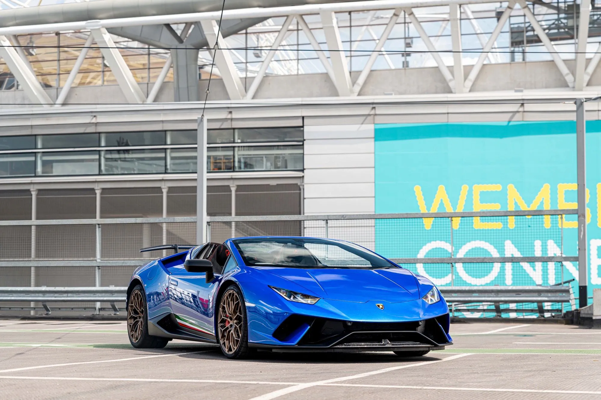 53346 lamborghini huracan spyder diecast materials